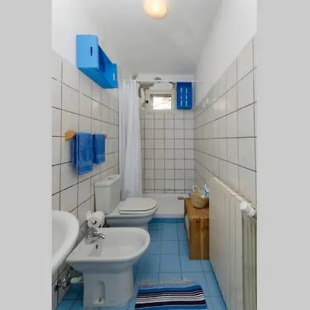 Houselake And Garden - - Lecco